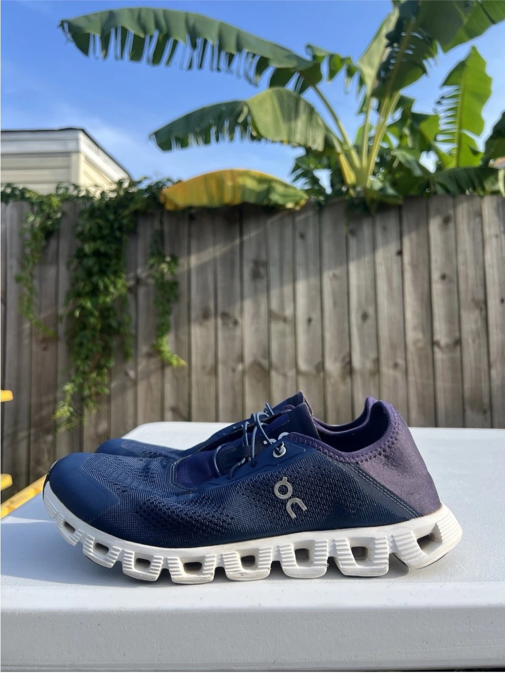 Men’s On Cloud Running Athletic Shoes in Navy and Indigo size 9.5